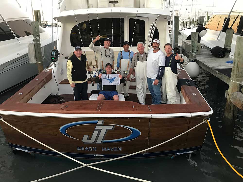 sport fishing yacht with fishers on deck