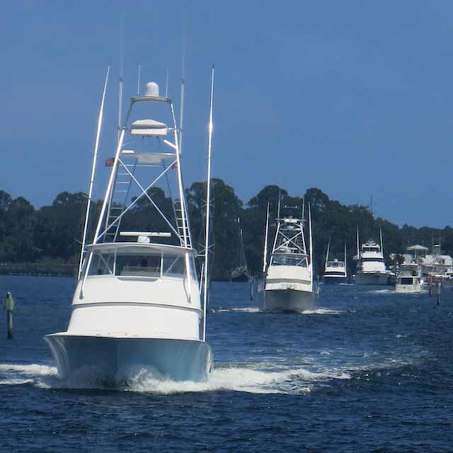 boats heading to Destin Pass