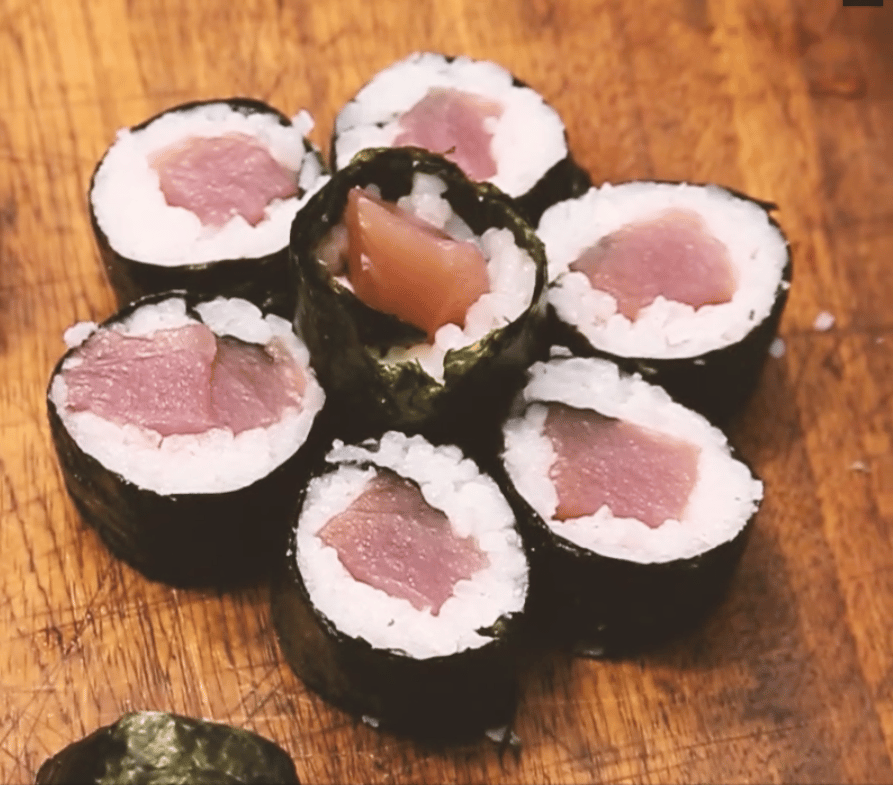 How to Make Tuna Maki (Sushi Roll) – Sizzlefish